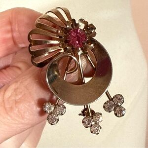 Vintage art deco Rose gold Pink foil back rhinestone Brooch 1930 to 1940